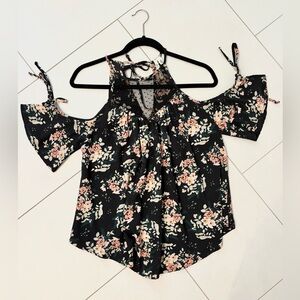 Miami Francesca‘s off the shoulder top